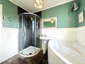 Photo 16- click for photo gallery